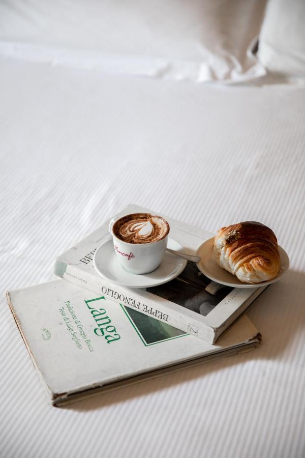 Vincafe Hotel Alba  Bagian luar foto